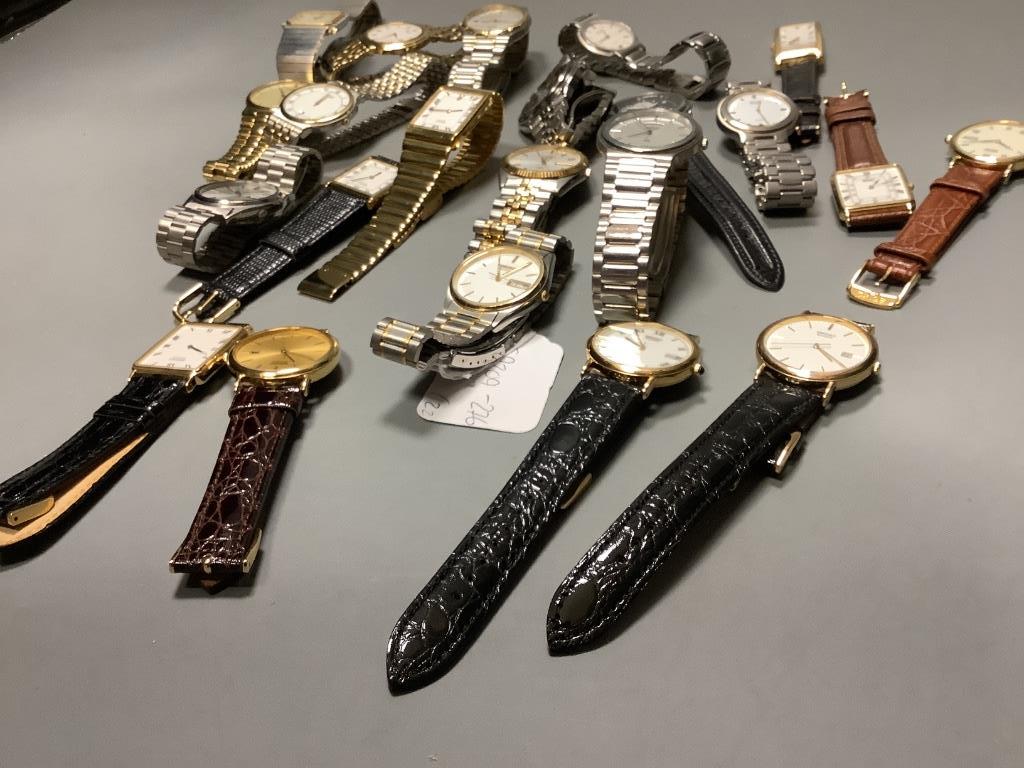 Twenty one assorted modern Seiko quartz wrist watches and a similar Avia watch.